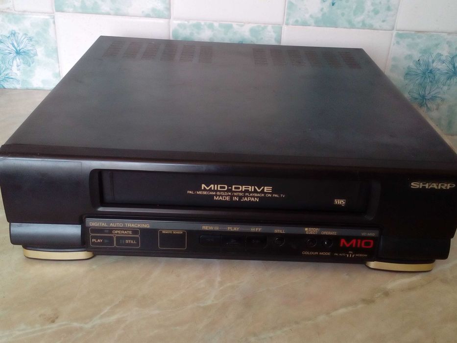 Видеомагнитофон  SHARP (на запчасти)