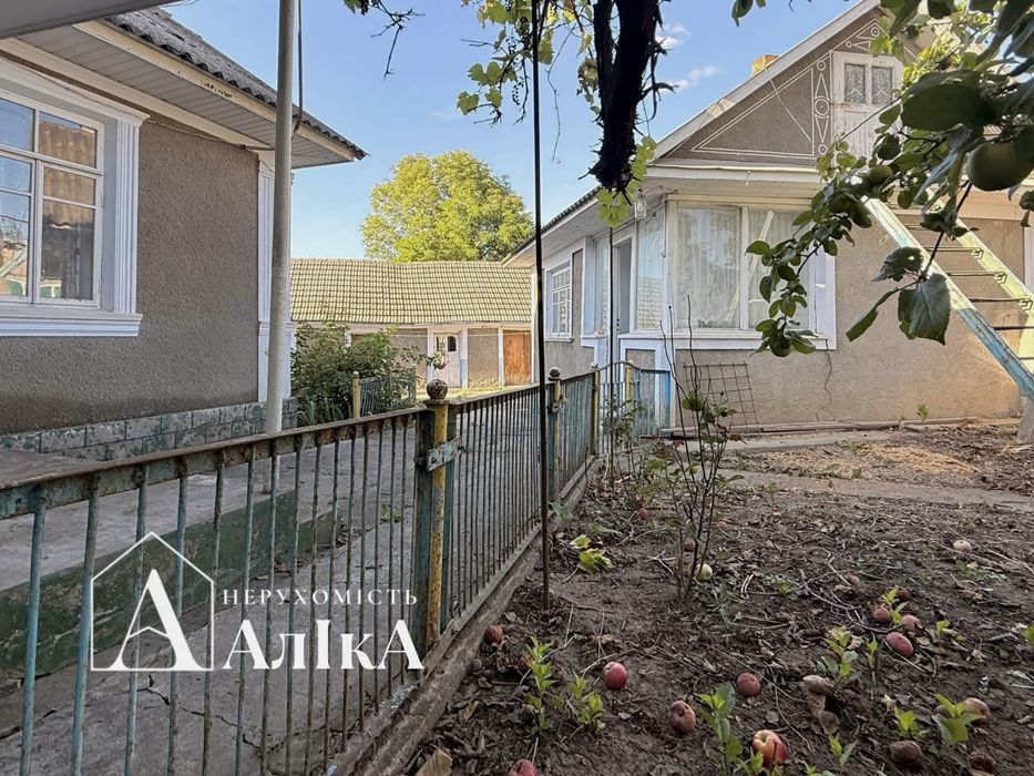 Продам просторий будинок неподалік міста