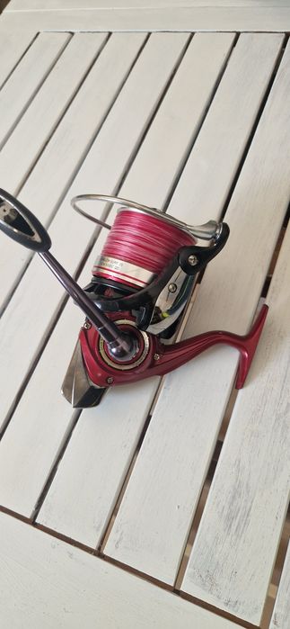 Carreto de pesca Daiwa emblem surf 3535 2