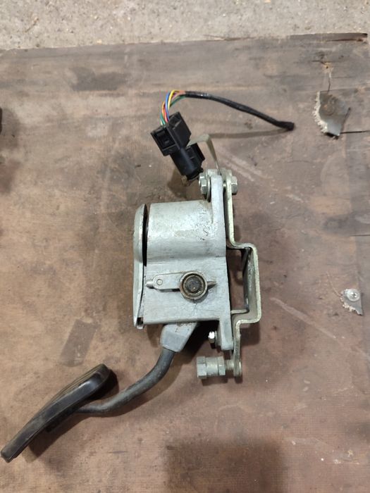 Продам электронную педаль на газель