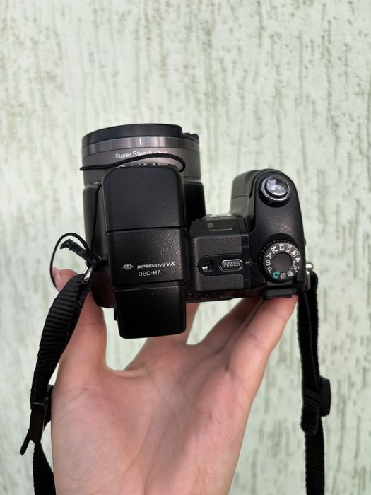 Цифровий фотоапарат Sony Cyber-shot DSC-H7