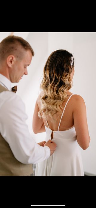 Suknia ślubna na ramiączkach r. 38