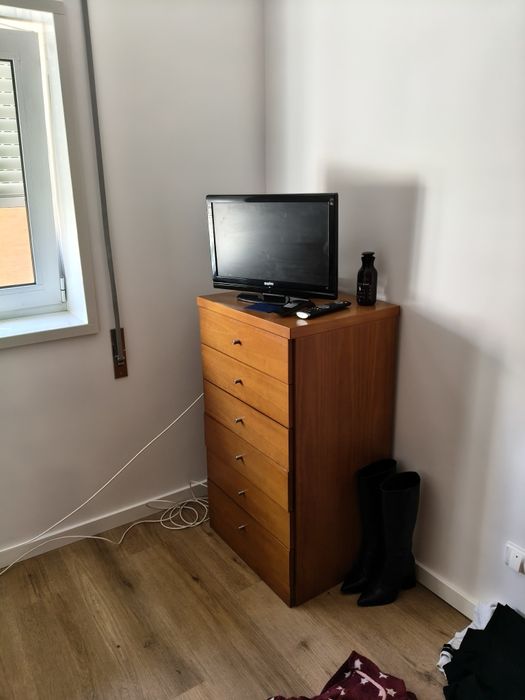 Quarto de solteiro em Madeira maciça