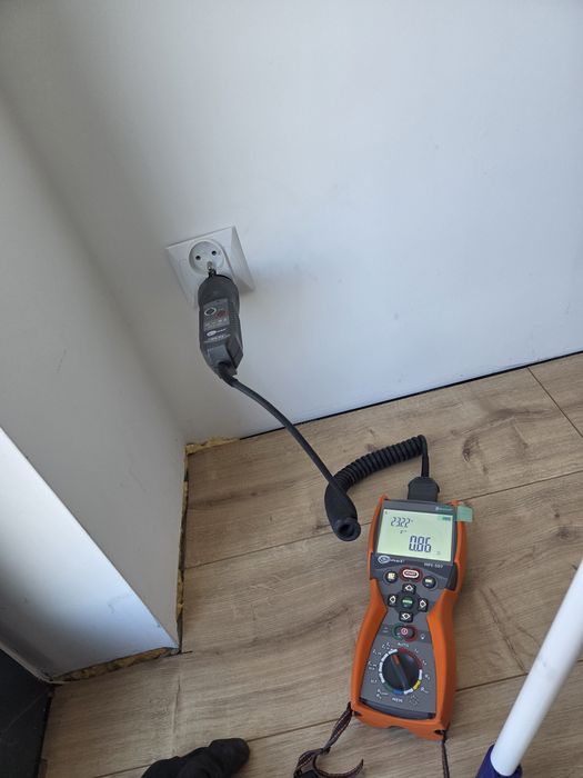Elektryk, instalacje elektryczne, pomiary.