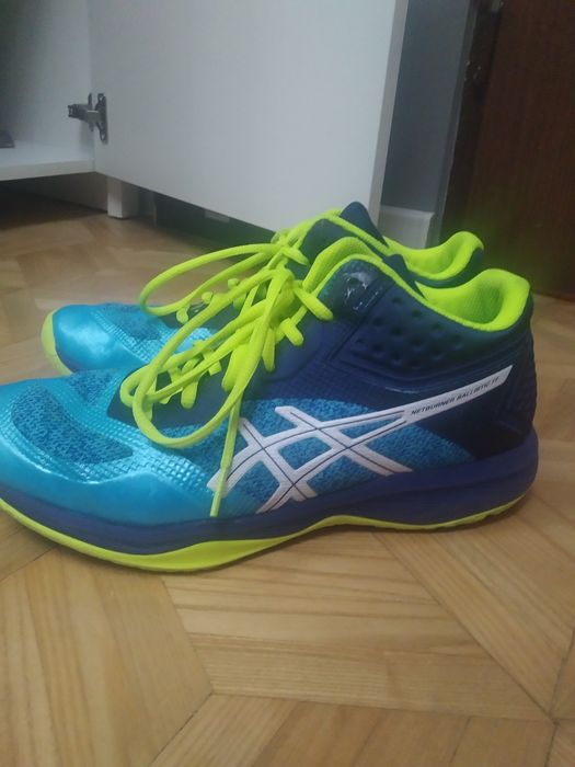 buty Asics 41.5 do siatkówki z wyzsza kostką używane, stan prawie idea