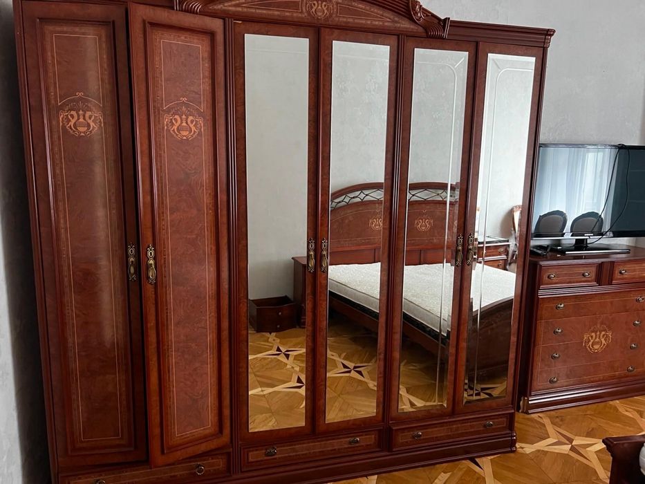 Продам якісну деревʼяну шафу