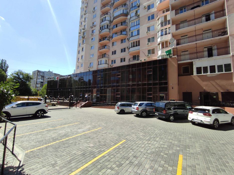 Продам фасадное помещение на Малиновского. 340 м2