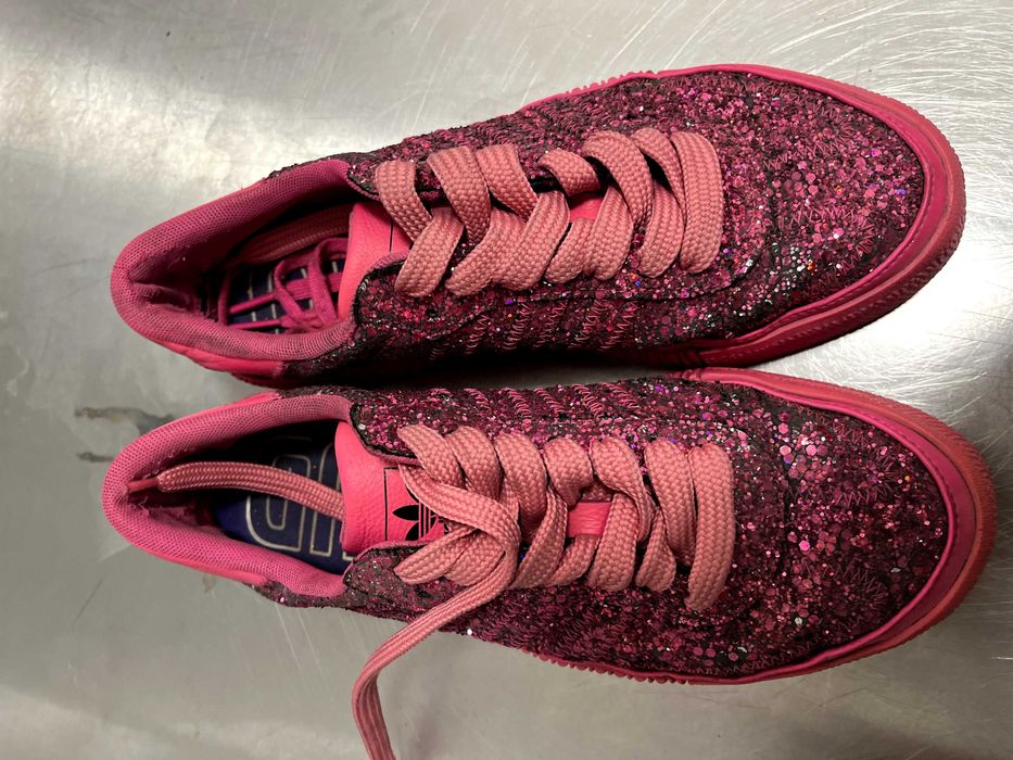 Adidas cekinowe na platformie