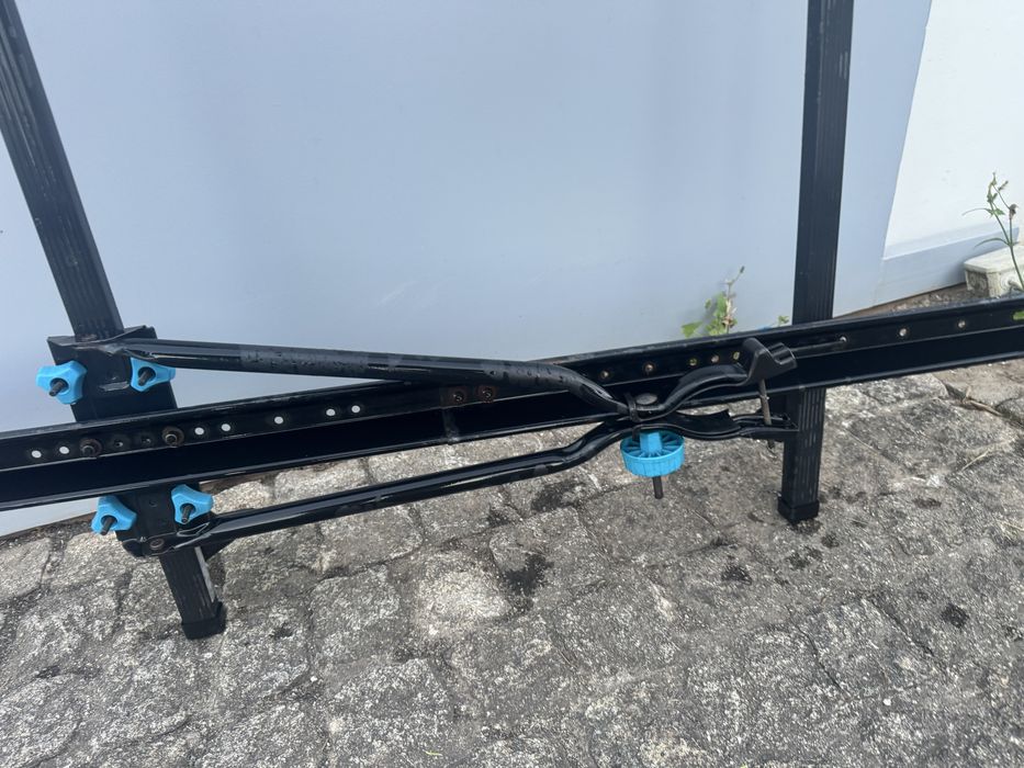 Barras de tejadilho + 2 suportes de bicicleta