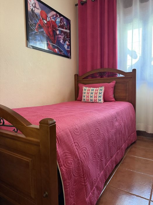 Conjunto Cama/Colchão/Cortinados/Almofadas/Candeeiro