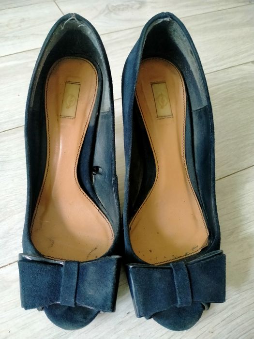 Granatowe szpilki buty skórzane Stradivarius 37
