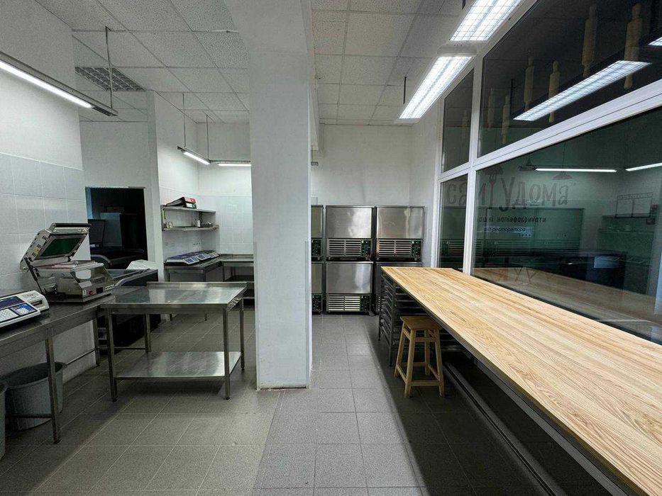 Продаж приміщеня та готового виробництва подуктів харчування