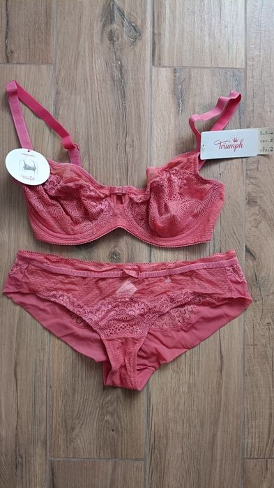 Komplet Triumph figi r. 36i stanik rozm. 70e