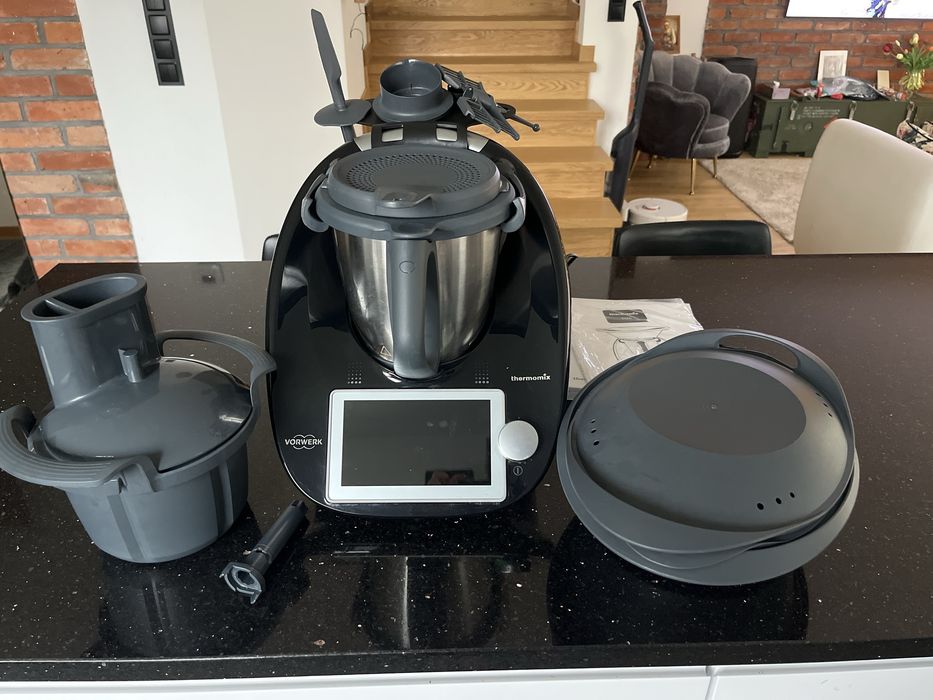 Czarny Thermomix TM6, super stan, z nakladką krojacą