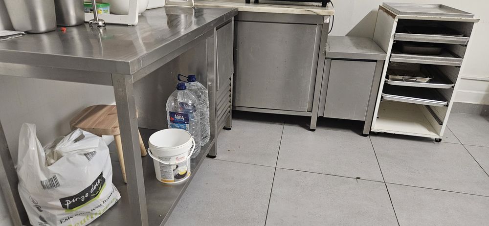 Vende-se bancadas de inox