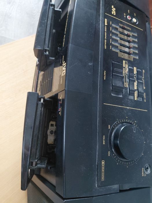 Касетний магнітофон JVC