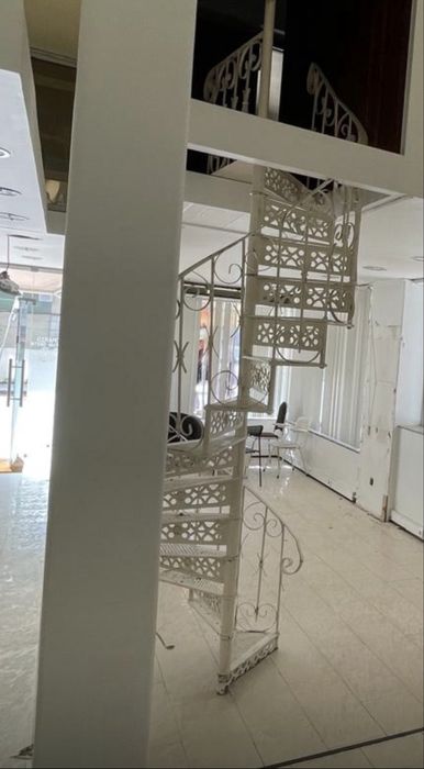 Espetacular escada de ferro em caracol