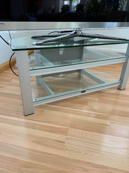 Stolik szklany pod telewizor