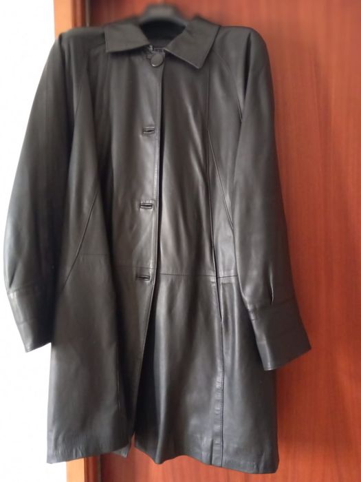 Vendo casaco de senhora de cabedal preto