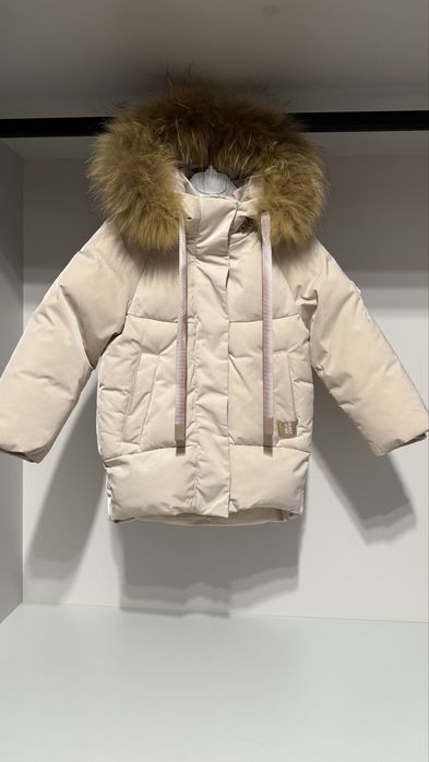 Якісна зимова куртка на дівчинку з натуральним хутром, на 3-4 роки.