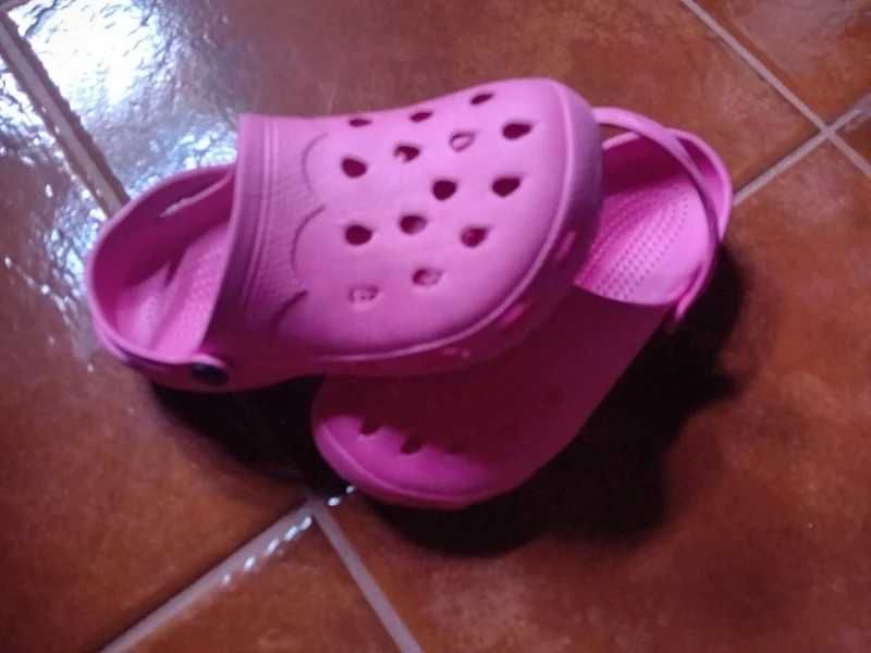 Cadeira infantil Oferta de crocs rosa