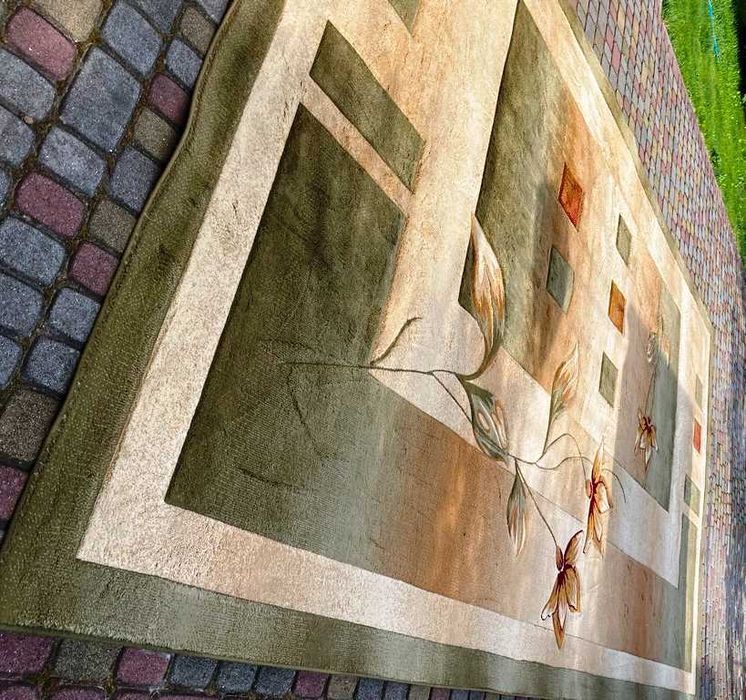 Килим 4*5 метрів б/в