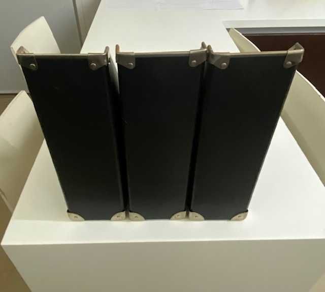 Arquivadores Verticais Pretos e vermelhos