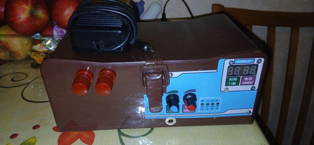 Імпульсний зварювальний апарат для акумуляторів 18650.