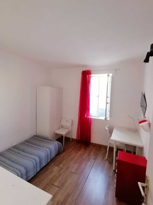 quarto estudante para arrendamento junto à praça do giraldo de évora