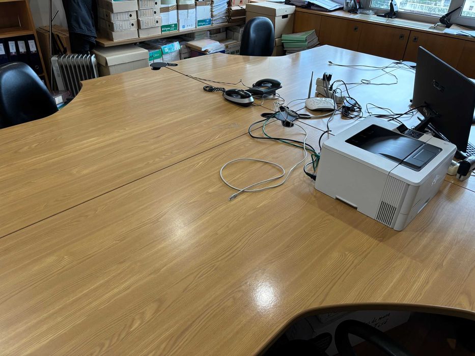 Island with 4 worktables and 4 drawer modules