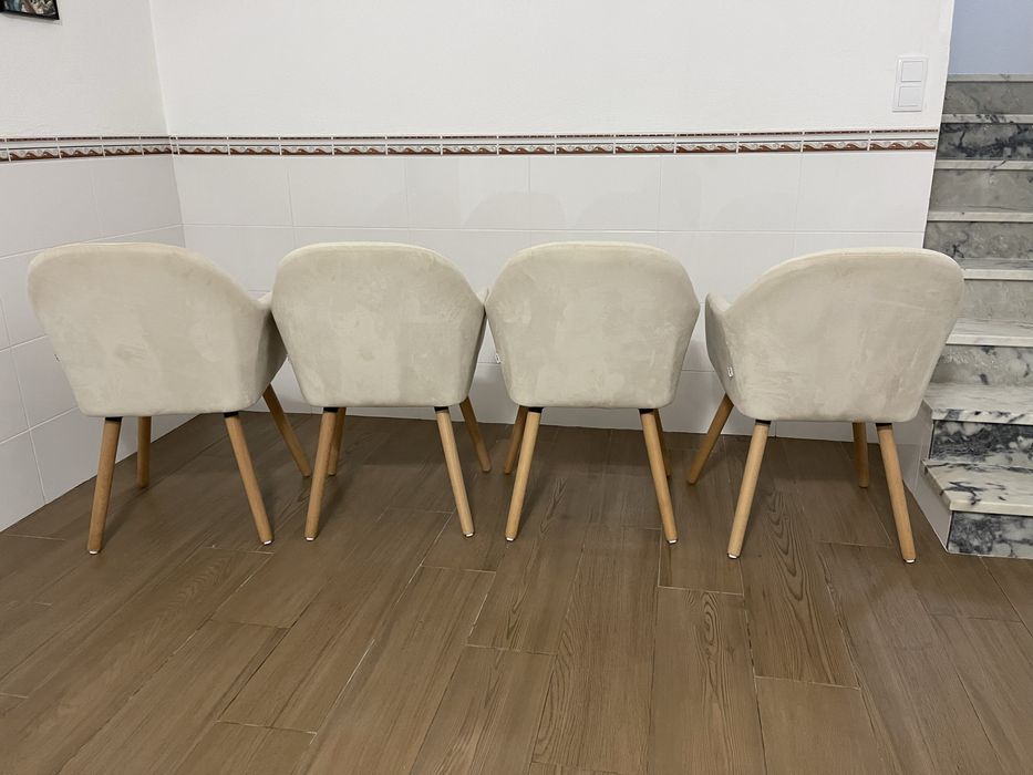 4 Cadeiras em veludo para sala