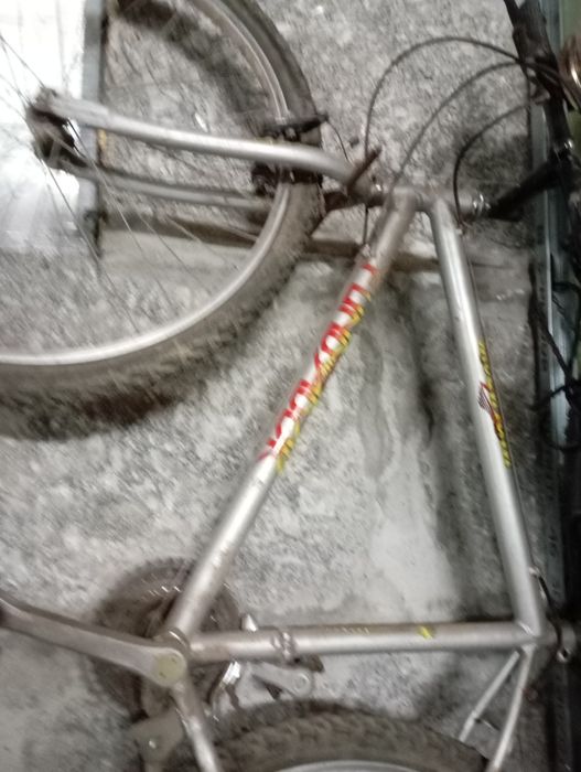 Bicicleta BTT cor cinza usada