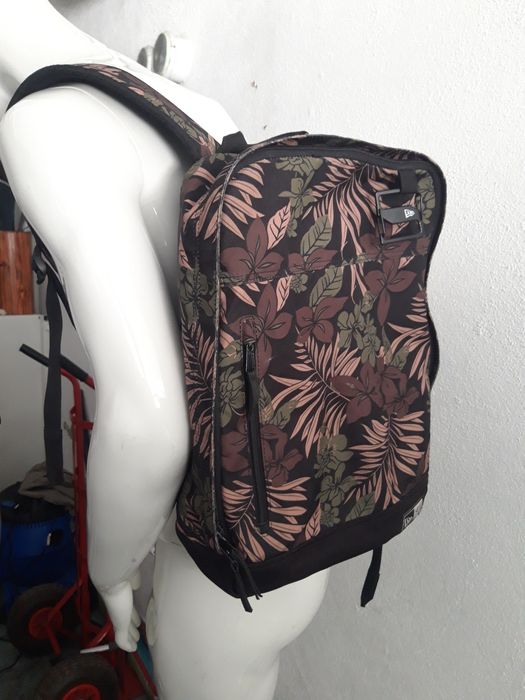 Mochila New Era bom estado