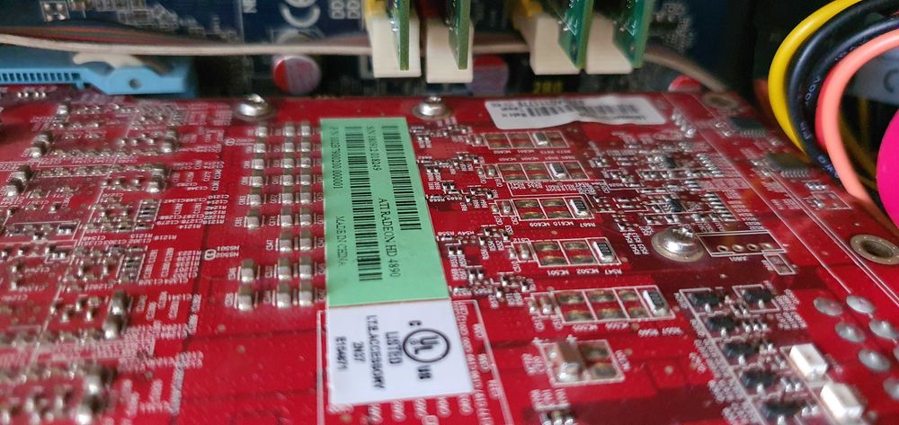 Komputer z Intel Core Quad 8GB DDR2 Radeon 320GB