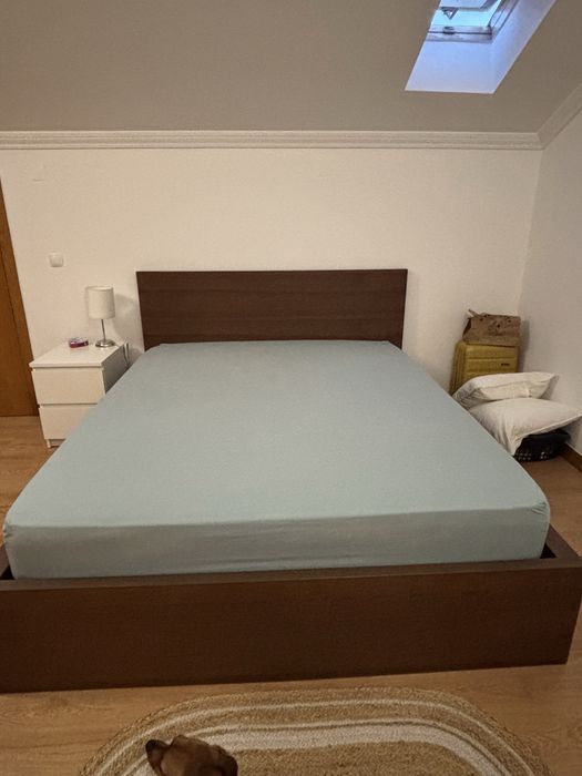 Cama casal MALM com gavetas