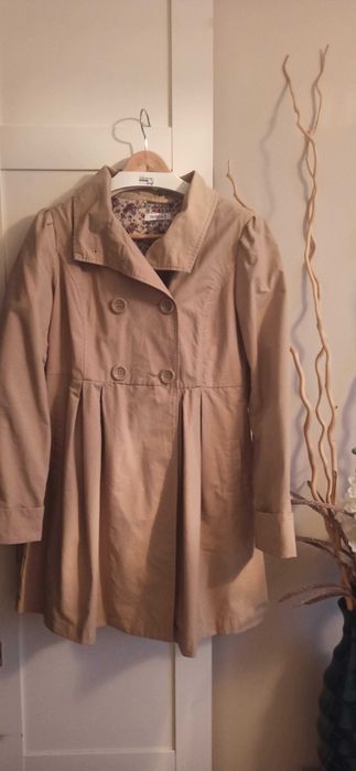 Wiosenny/ jesienny rozkloszowany płaszcz L