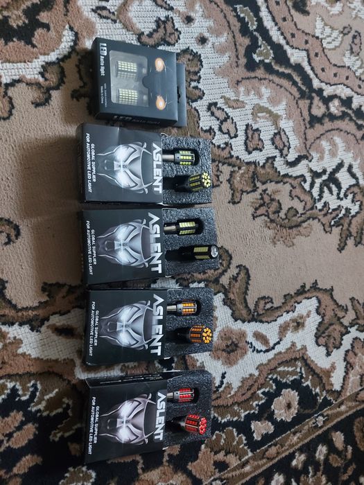 Лед лампи під габаприти стопи чи повлроти світять дуже яскраво