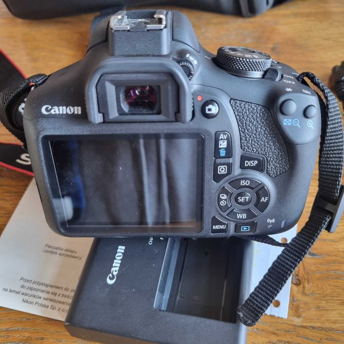 aparat cyfrowy lustrzanka canon eos 2000d obiektyw 18-55mm dc3
