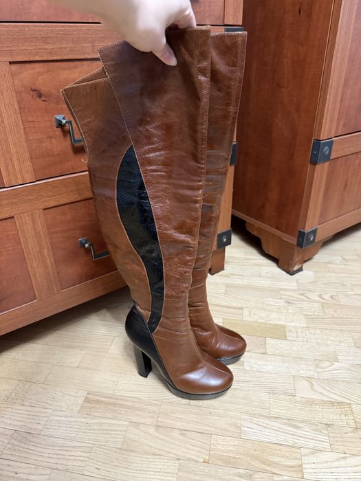 Високі шкіряні черевики