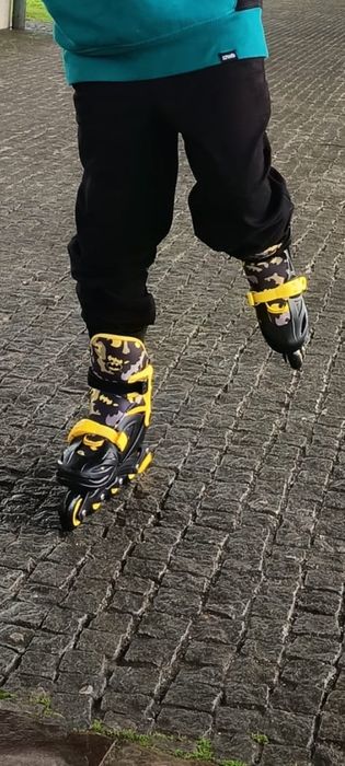 Vendo dois patins usado pouquíssimas vezes leia