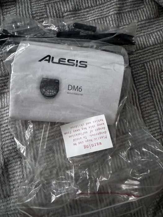 Perkusja elektroniczna alesis dm6 + stołek + słuchawki