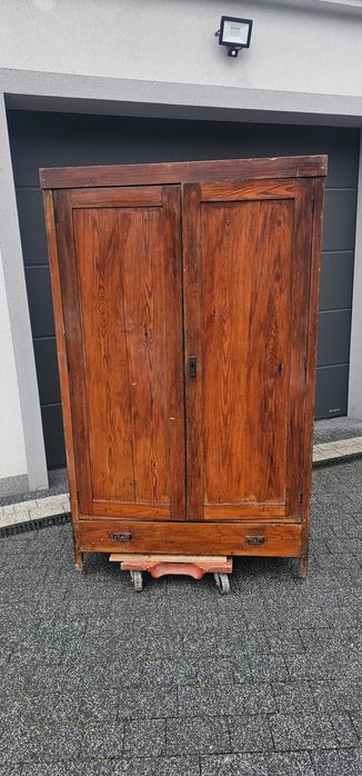 Przedwojenna szafa z okresu  międzywojennego