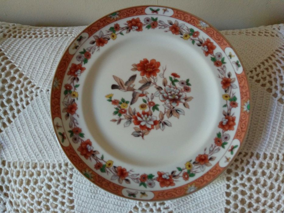 Prato Raso em Porcelana da Vista Alegre Decoração Magnólia