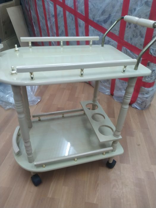 Стол кухонный+4 табуретки