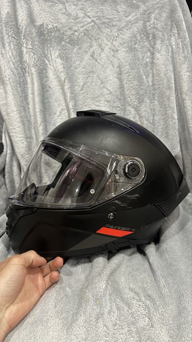 mt helmets thunder 4