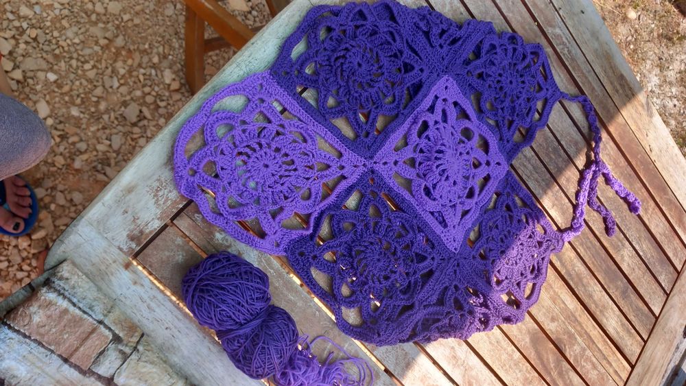 Roupa feita à mão em cochet e tricot