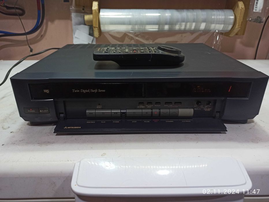 Відеомагнітофон Mitsubishi HS-M37(B)