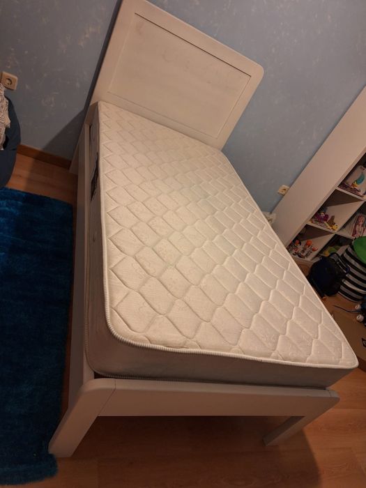Cama solteiro com colchao e estrato