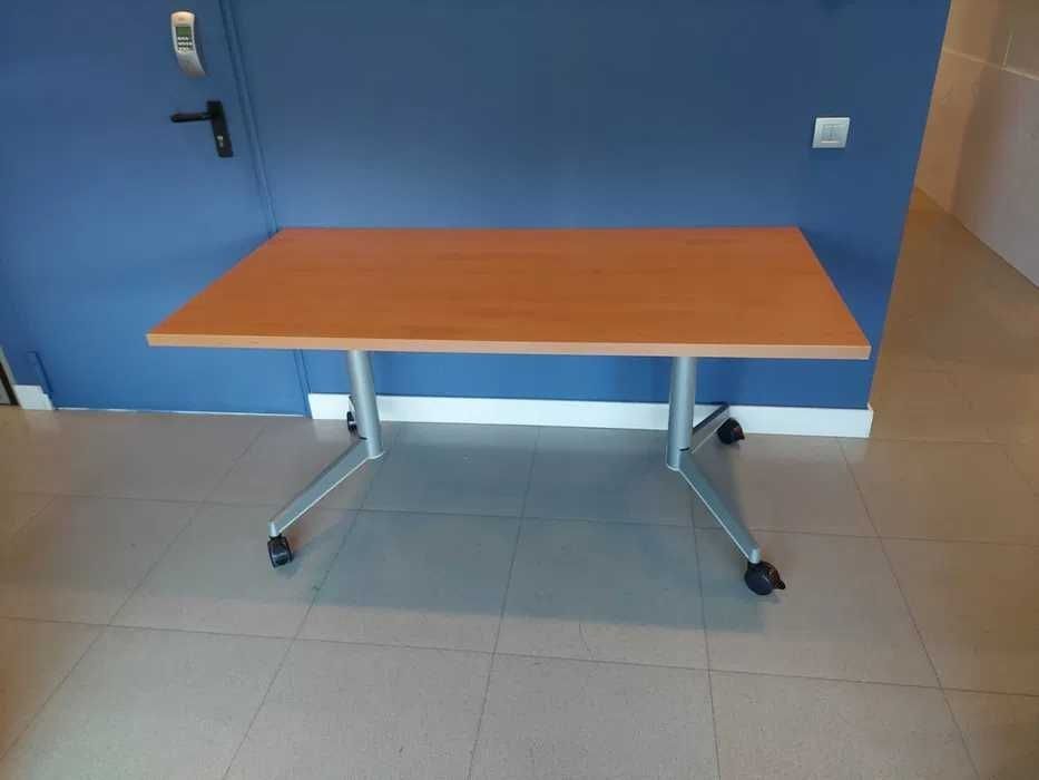 Secretária / Mesa dobrável Steelcase 180 x 80 x 73cm Oportunidade - Fácil arrumação