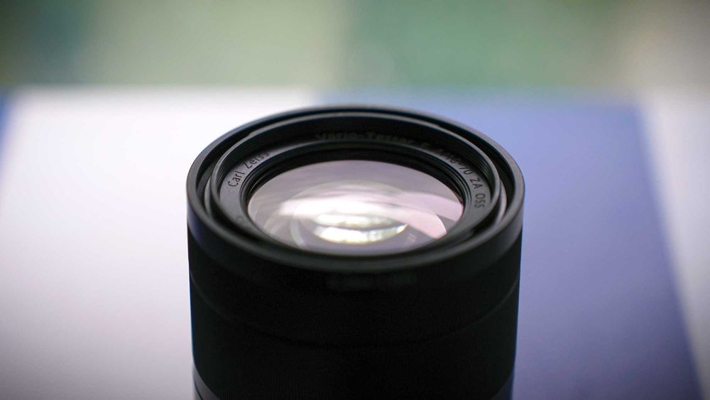 Об'єктив Sony Zeiss E 16-70 F4